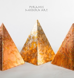Terra-Nigra-Pyramis_Modern_Art